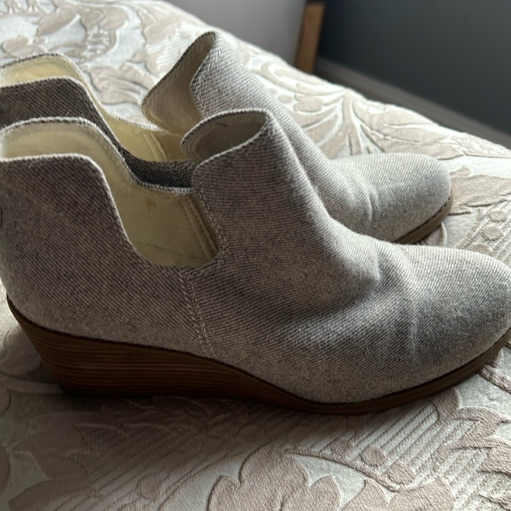 Tom’s woman’s bootie